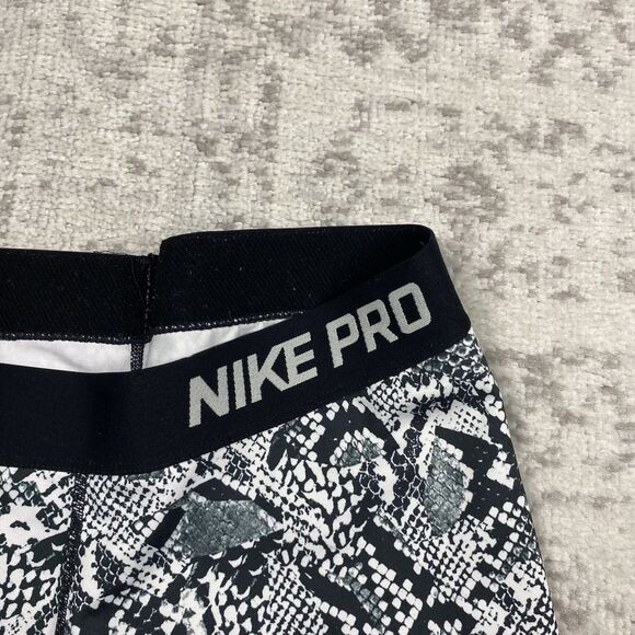 Nike Pro Women Leggings Capri Pants Athletic Snakeskin Print Workout Gray Medium - Picture 2 of 5
